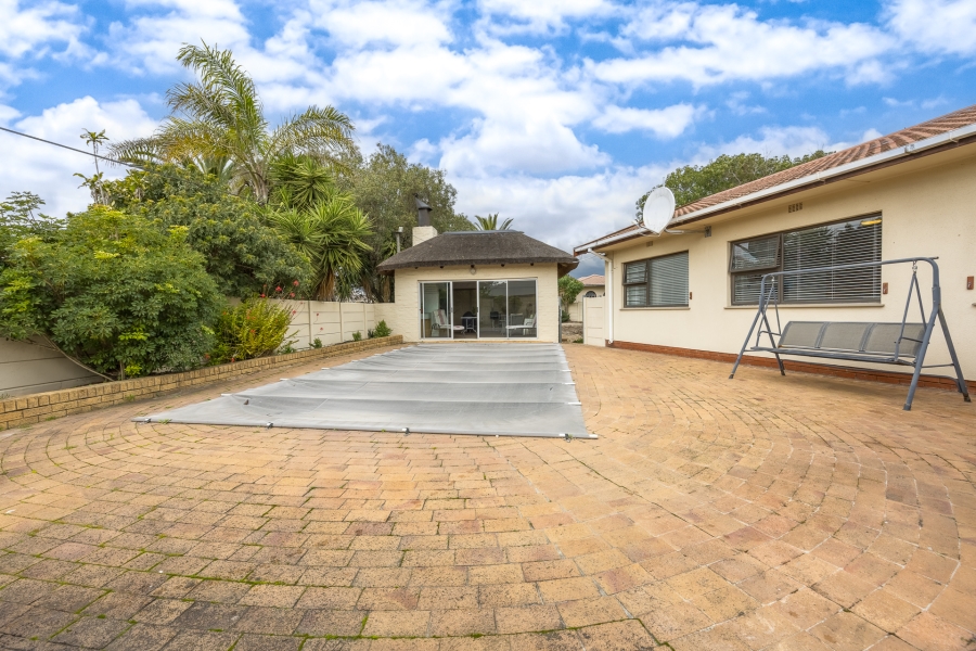 4 Bedroom Property for Sale in Soneike Western Cape